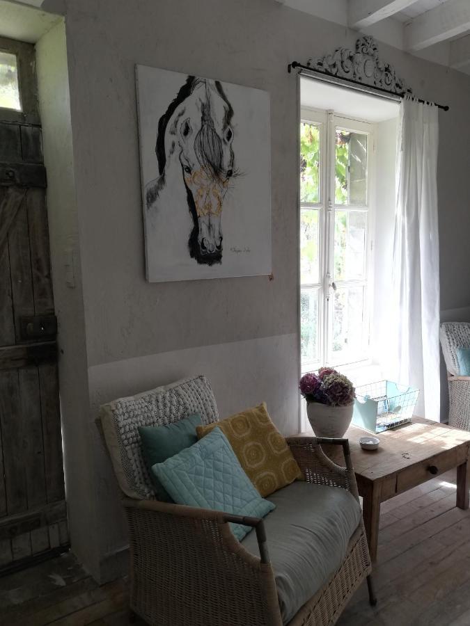 Chambre D'Hote Equestre Au Petit Bonheur Chateldon Exterior foto