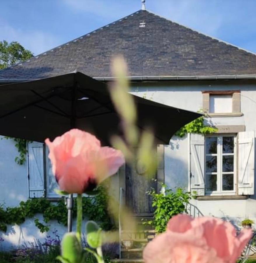 Chambre D'Hote Equestre Au Petit Bonheur Chateldon Exterior foto